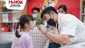 Ms Hoa Junior tổ chức khám sức khỏe răng miệng miễn phí cho học viên