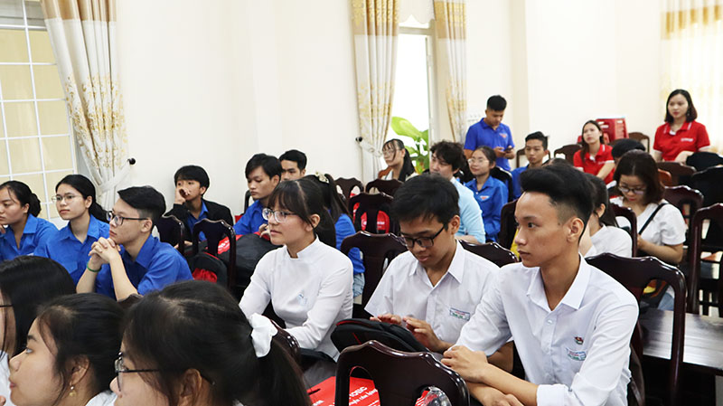 IELTS Fighter trao tặng học bổng chắp cánh tài năng học sinh, sinh viên Đà Nẵng 2