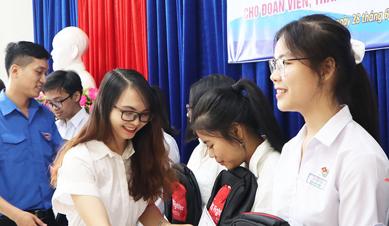 IELTS Fighter trao tặng học bổng chắp cánh tài năng học sinh, sinh viên Đà Nẵng 4