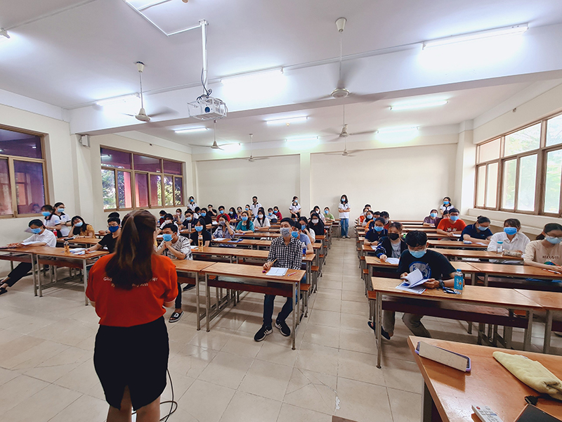 Hơn 150 sinh viên Đại học Khoa học xã hội và nhân văn tham gia kì thi thử IELTS